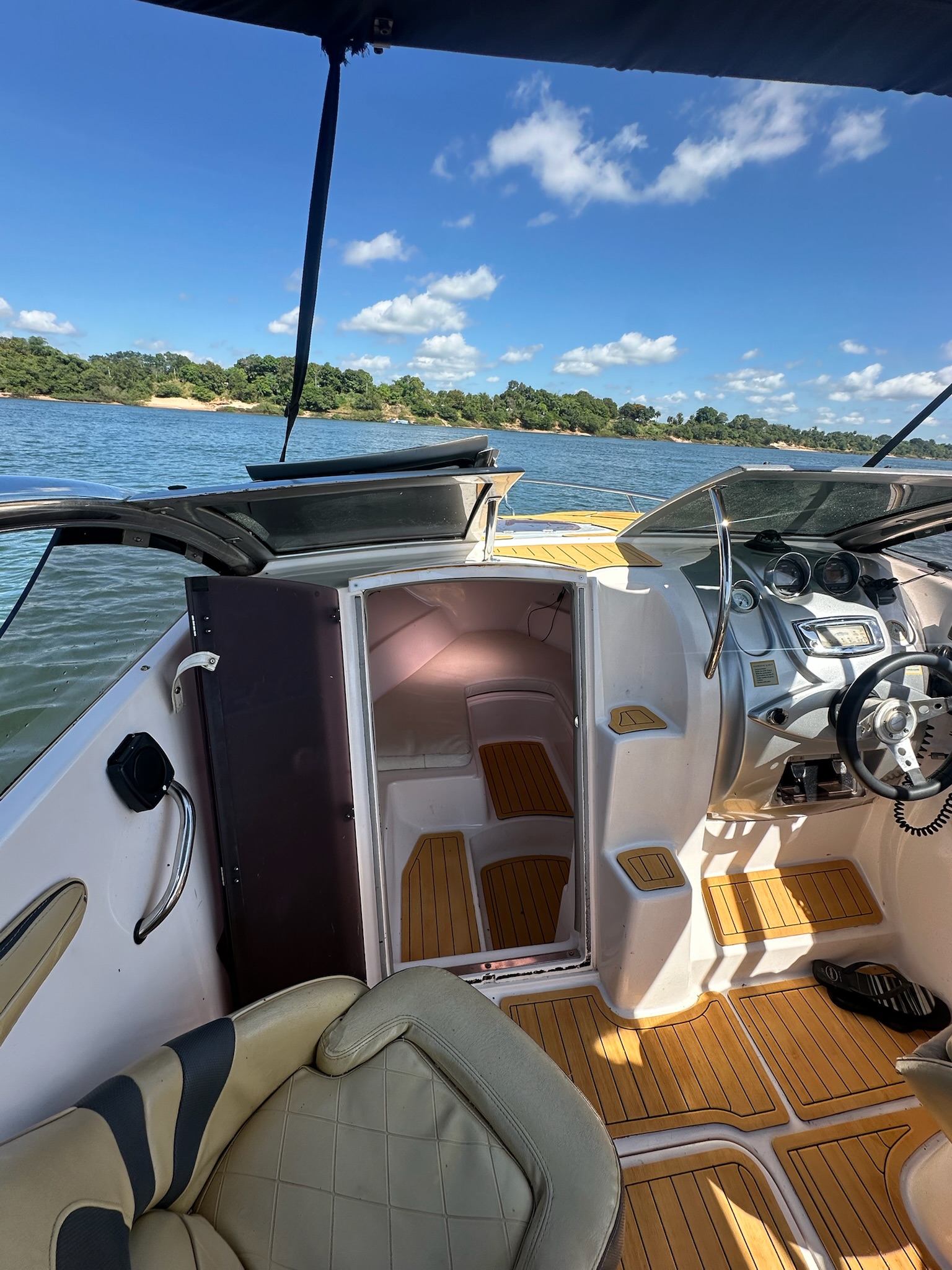 Lancha Focker 215 - Cabine interna