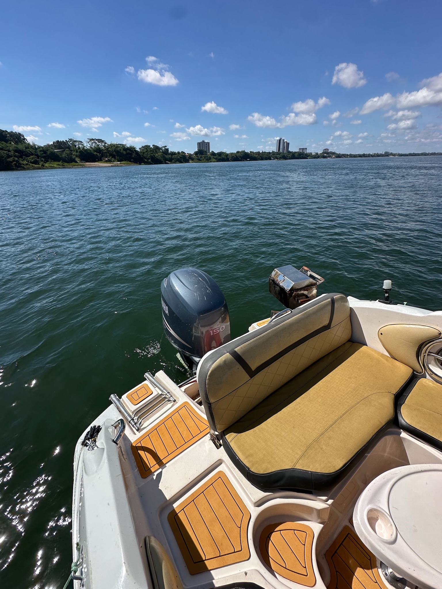 Lancha Focker 215 - Vista lateral